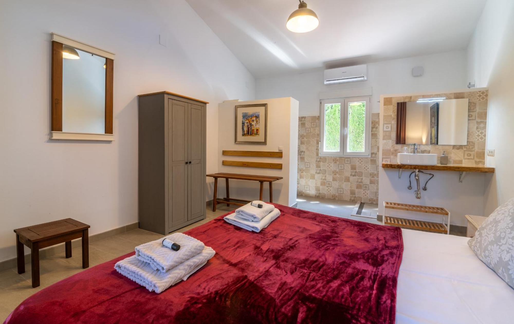 Casa Adelante Sevilla Bed & Breakfast *