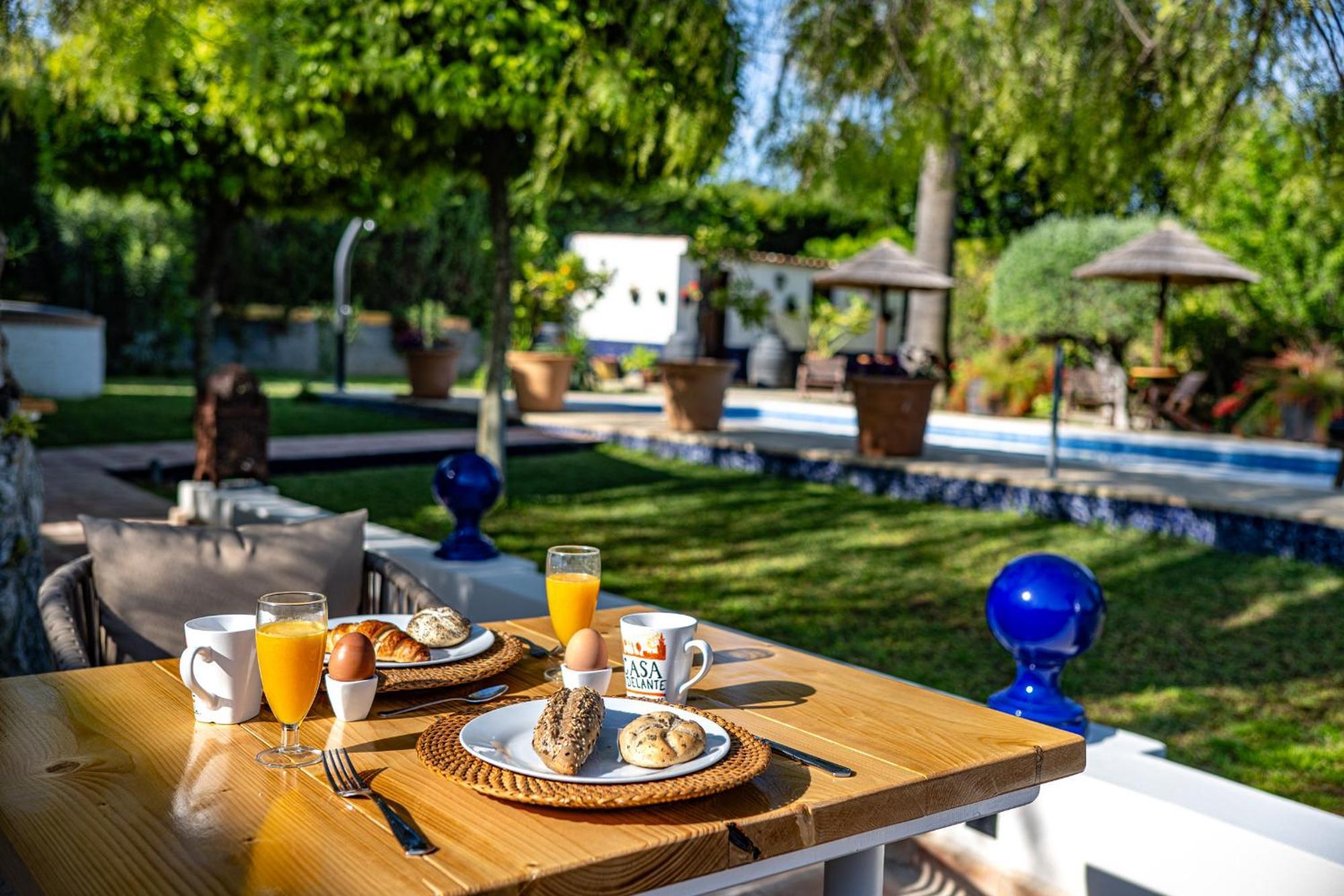 Casa Adelante Sevilla Bed & Breakfast Espartinas