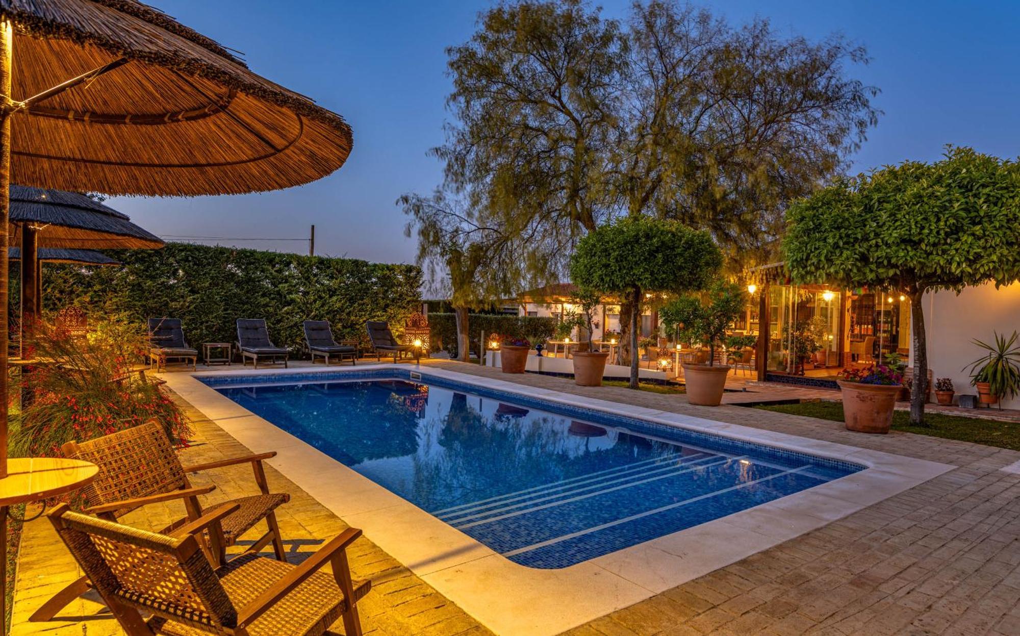 Casa Adelante Sevilla Bed & Breakfast
