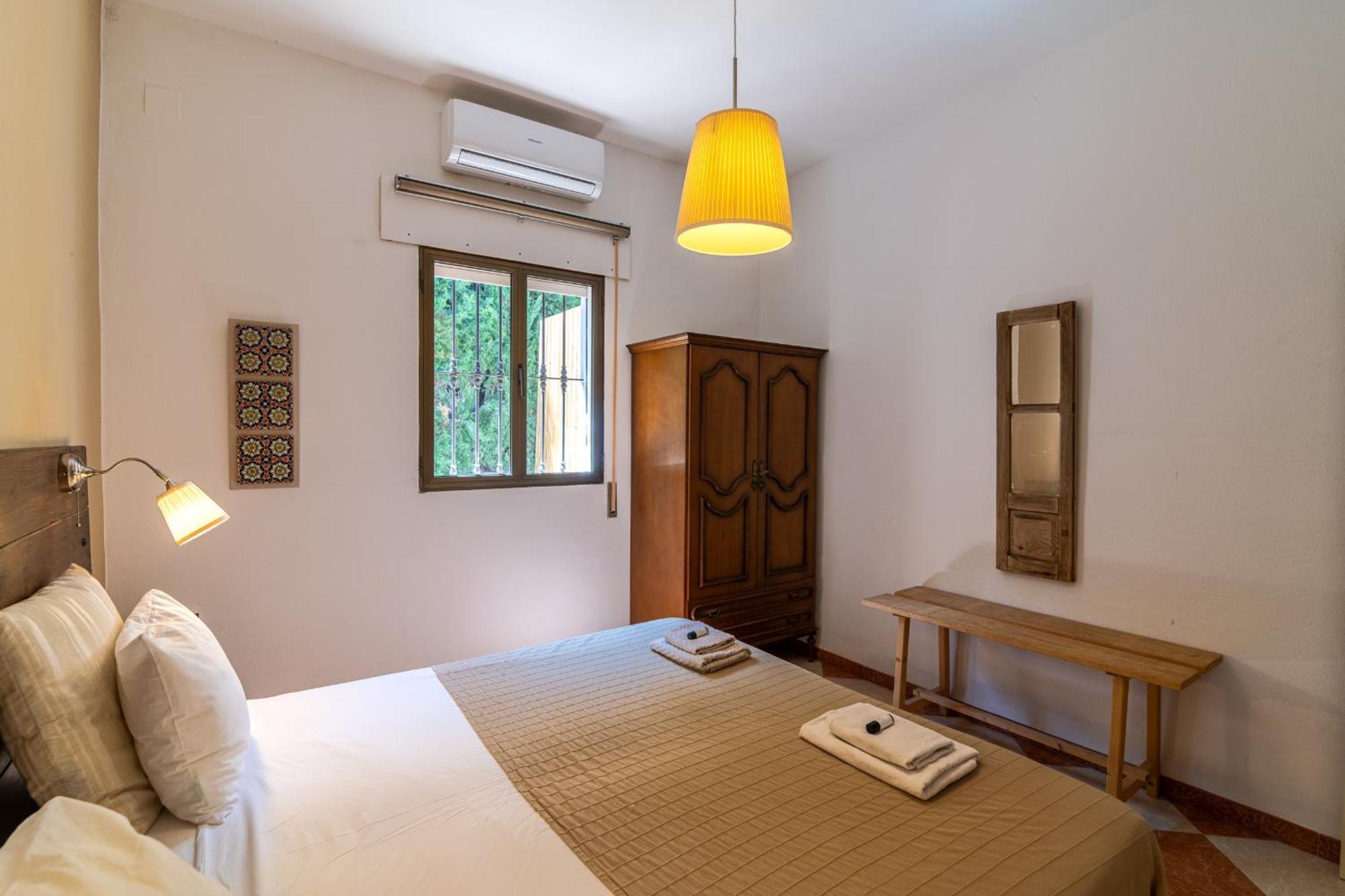 Casa Adelante Sevilla Bed & Breakfast *